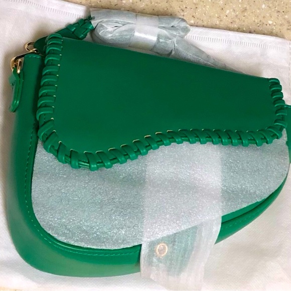 VICI UE Kelly green saddle bag. NEW includes 2 different straps SUG RE $70 - Picture 14 of 16